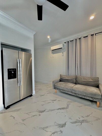 Unit 6 -1 BDRM/Pool/Near Beach/Airport/Supermarket