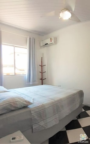 Een strijkplank/strijkijzer, gratis wifi, beddengoed