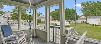 Fisherman's Cottage | Cozy Island Retreat, Screened Porch, Walk to Town & Dog Friendly