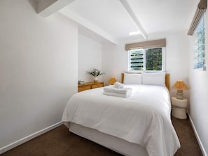 2 habitaciones, tabla de planchar con plancha, wifi y ropa de cama 