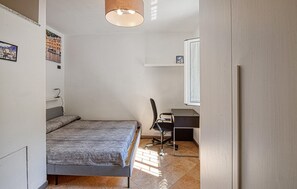 1 dormitori, planxa i posts de planxar, wifi gratuïta i roba de llit 
