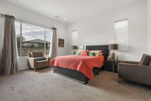 2 bedrooms, desk, iron/ironing board, WiFi