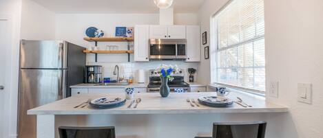 Micro-ondes, four, plaque de cuisson