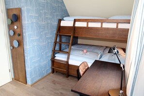 3 bedrooms, desk, iron/ironing board, WiFi - Framheim - 100qm Luxus-ferienhaus für 7 Personen Direkt am Wasser bei Greetsiel! (Krummhörn)
