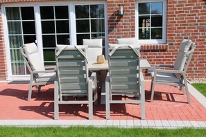Outdoor dining - Framheim - 100qm Luxus-ferienhaus für 7 Personen Direkt am Wasser bei Greetsiel! (Krummhörn)