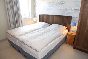 3 bedrooms, desk, iron/ironing board, WiFi