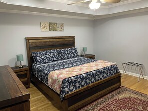 2 soverom, skrivebord, strykejern/-brett og wi-fi (inkludert)