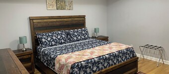 Charming 2-bedroom 1 bath, Livingroom, full kitchen, WiFi & AC in Alpharetta. 