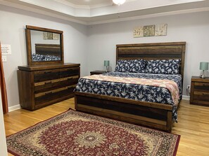 2 Schlafzimmer, Schreibtisch, Bügeleisen/Bügelbrett, kostenloses WLAN