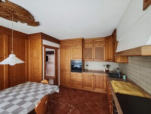 Kühlschrank, Ofen, Herdplatte, Geschirrspüler