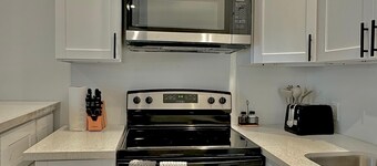 Unit 7 -1 BDRM/Pool/Near Beach/Airport/Supermarket