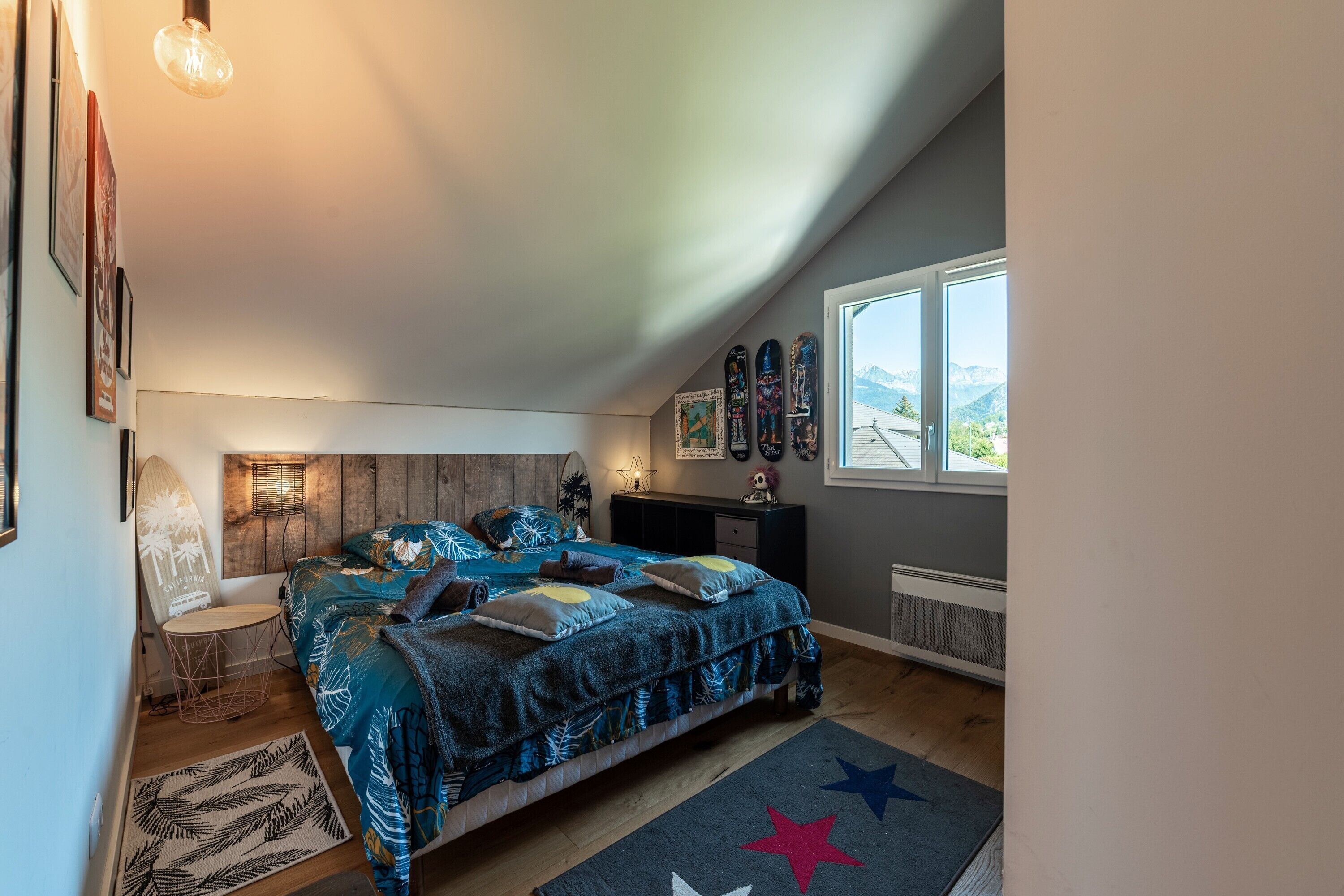 4 bedrooms, iron/ironing board, free WiFi, bed sheets