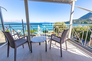 Property grounds - Room 'Sea View - Aeolus Building' with Shared Pool, Shared Garden and Air Conditioning (Nikiana / Lefkas)