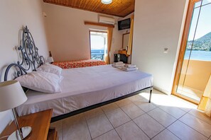 1 bedroom, bed sheets