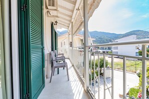 Property grounds - Room 'Garden View - Aeolus Building' with Shared Pool, Shared Garden and Air Conditioning (Nikiana / Lefkas)
