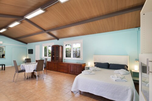 Country House 'La Geneta' with Private Pool, Wi-Fi and Air Conditioning