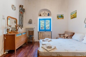 4 habitaciones, tabla de planchar con plancha, wifi y ropa de cama