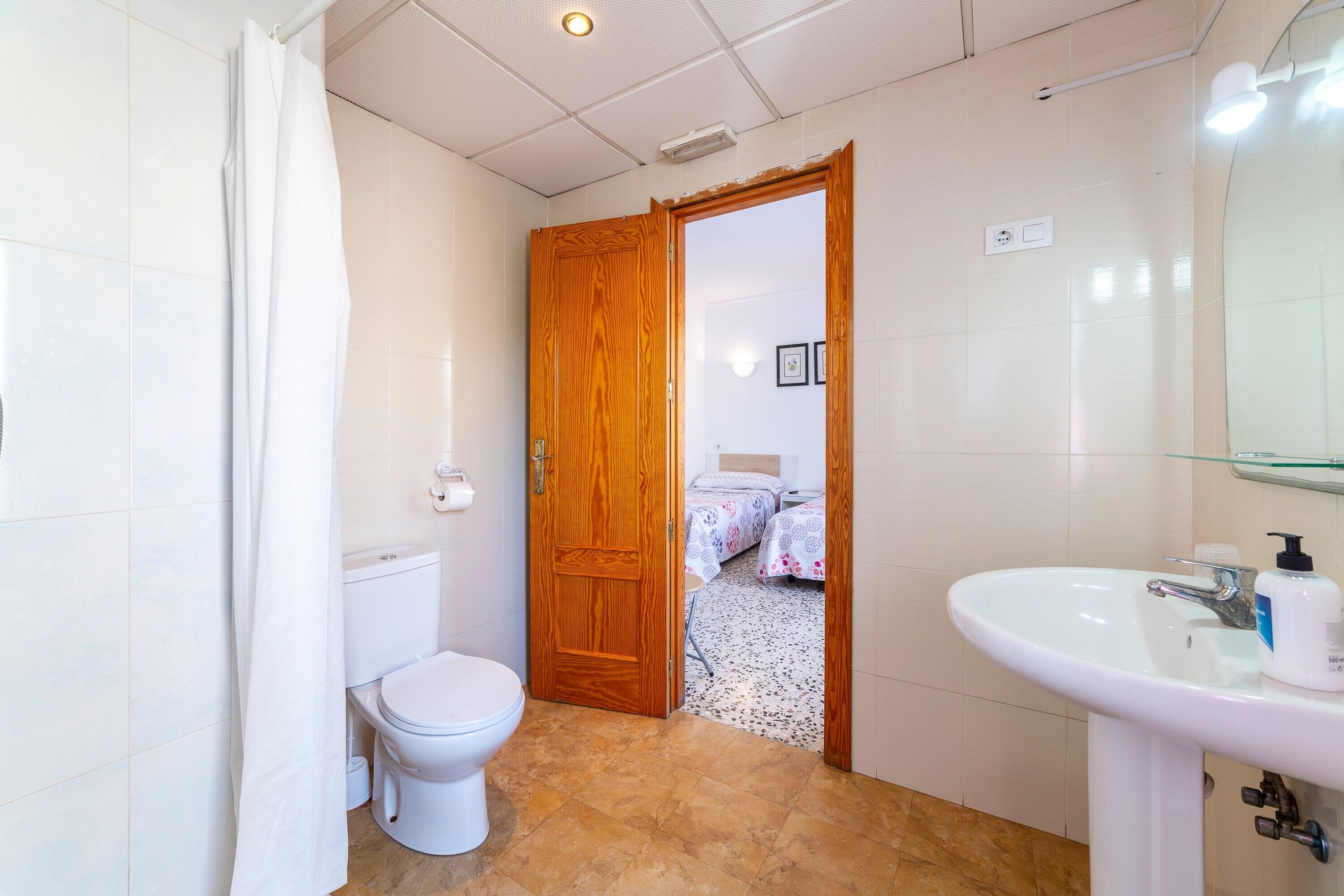 Een douche, handdoeken