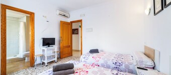 Room 'Doble Individual 12' with Wi-Fi and Air Conditioning