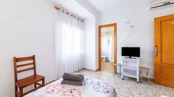 1 bedroom, free WiFi, bed sheets