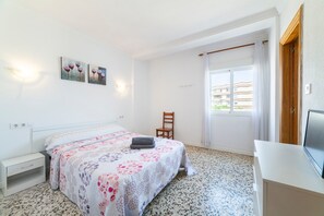 1 bedroom, free WiFi, bed sheets - Room 'Doble 12' with Wi-Fi and Air Conditioning (Roquetas de Mar)