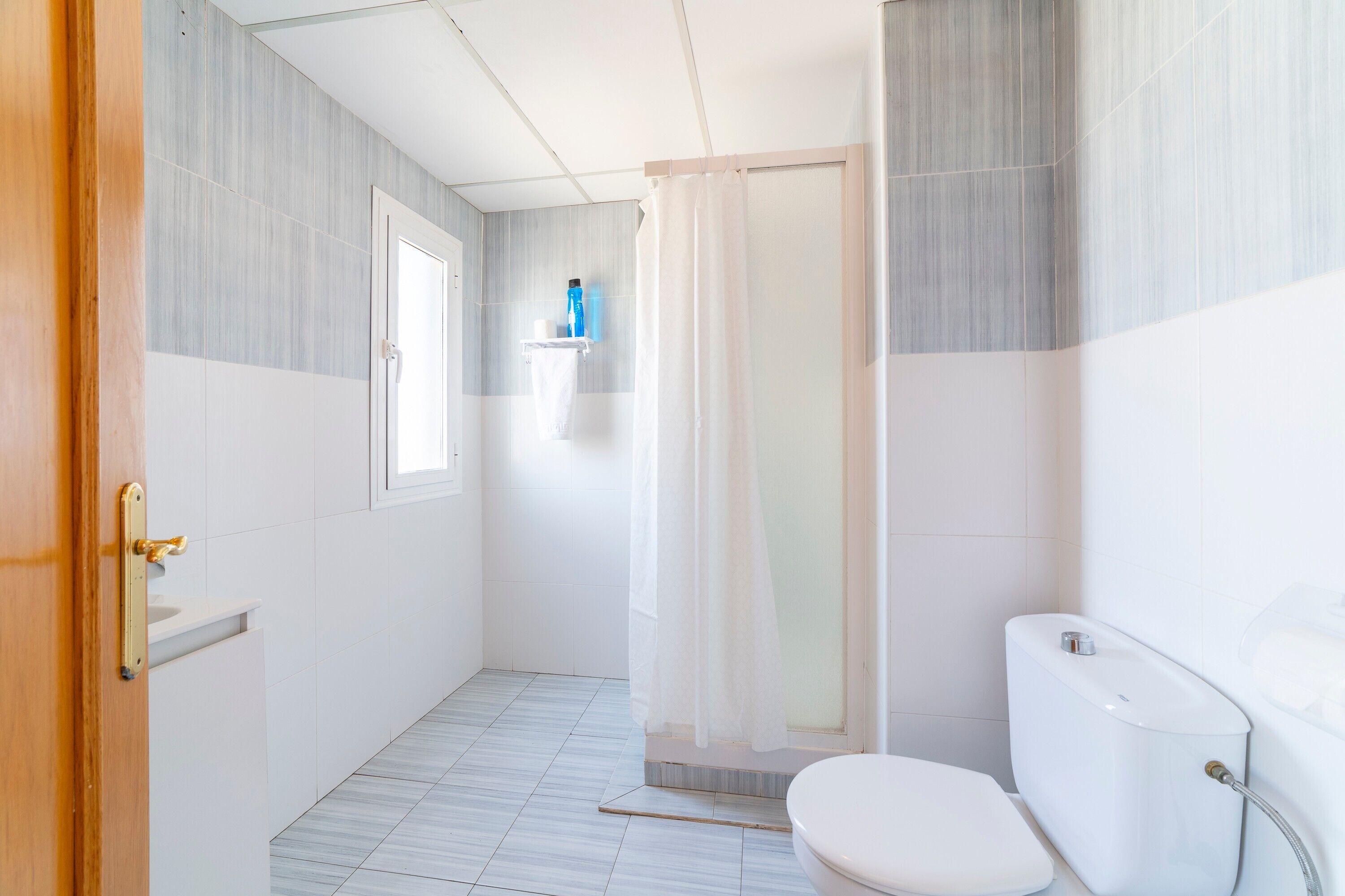 Shower, towels