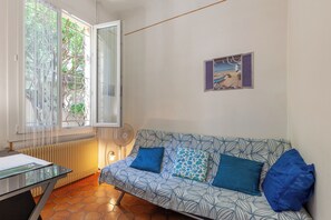 Stereo - Villa Granier with Private Terrace, Private Garden, and Wi-Fi (Marseille)