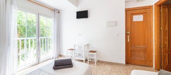 Room 'Doble Individual 11' with Wi-Fi and Air Conditioning