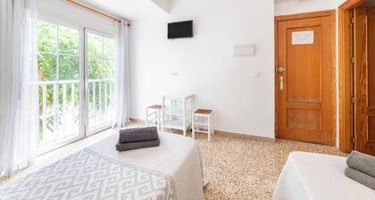 Room 'Doble Individual 11' with Wi-Fi and Air Conditioning