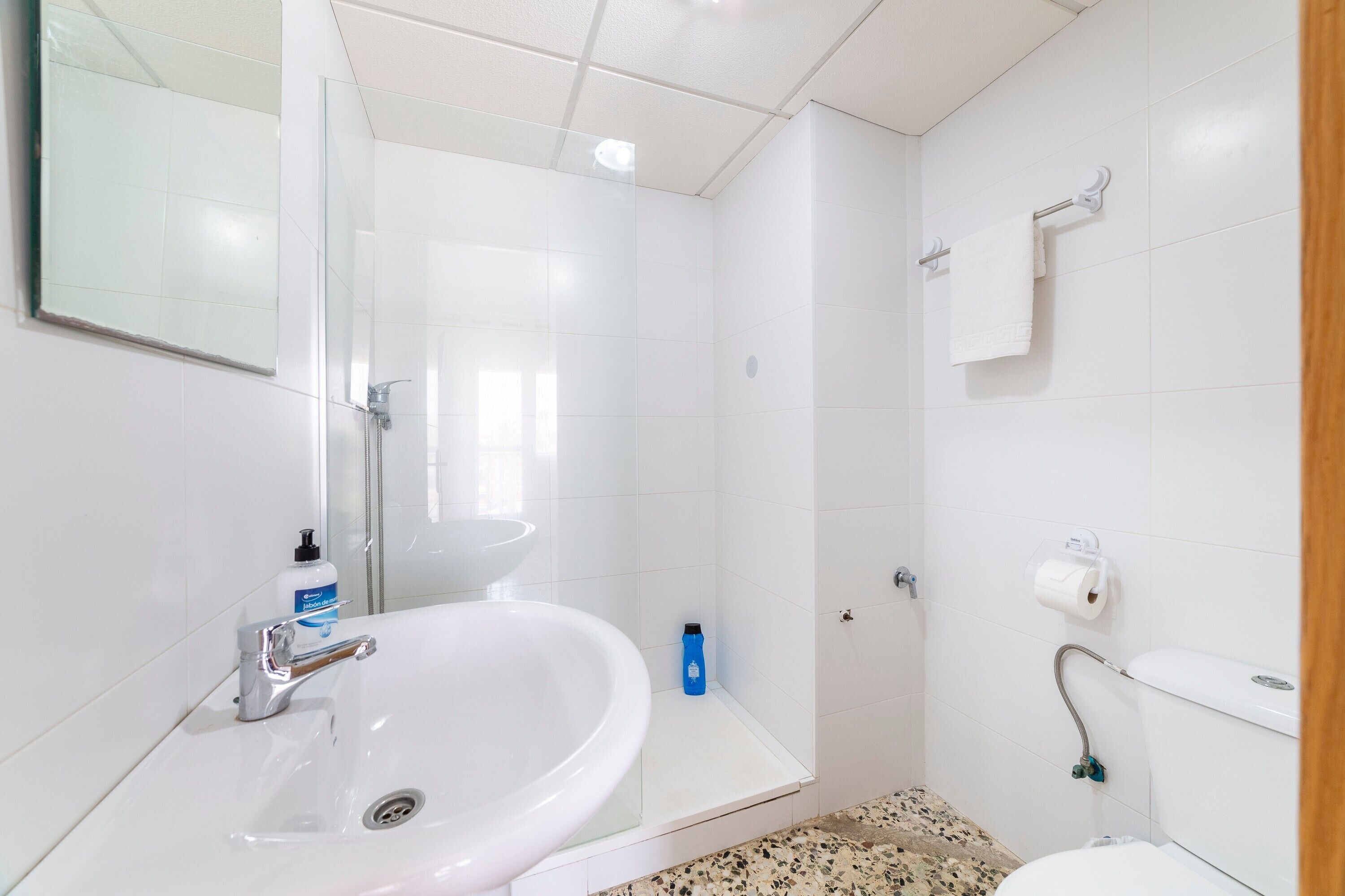 Een douche, handdoeken