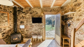 1 habitación, tabla de planchar con plancha, wifi gratis y ropa de cama