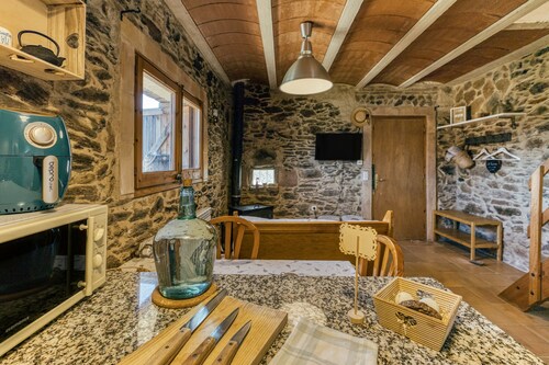 Country Cottage 'La Rústica' with Mountain Views, Shared Garden and Wi-Fi
