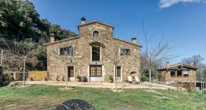 Country Cottage 'La Rústica' with Mountain Views, Shared Garden and Wi-Fi
