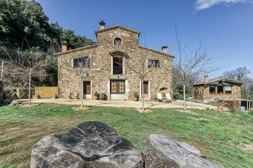 Country Cottage 'La Rústica' with Mountain Views, Shared Garden and Wi-Fi