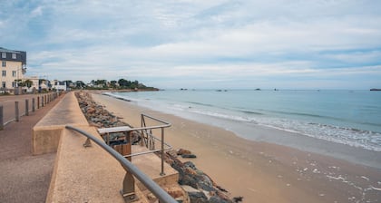 Ferienhaus 'Maison Face Mer Accès Direct Plage' mit Meerblick, Gemeinschaftsterrasse und Wi-Fi