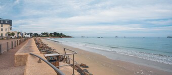 Vakantiehuis 'Maison Face Mer Accès Direct Plage' met Uitzicht op Zee, Gedeeld Terras en WiFi