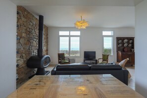 TV, caminetto, lettore DVD