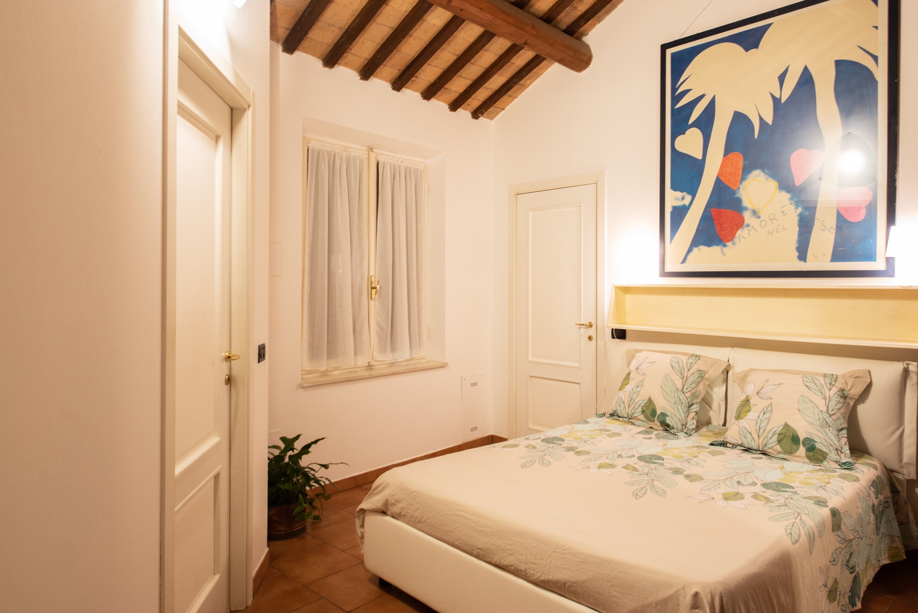 2 多间卧室、免费 WiFi、床单