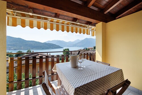 Holiday apartment ‘Miralago Marone’ with lake view, private balcony and Wi-Fi