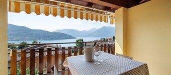 Holiday apartment ‘Miralago Marone’ with lake view, private balcony and Wi-Fi