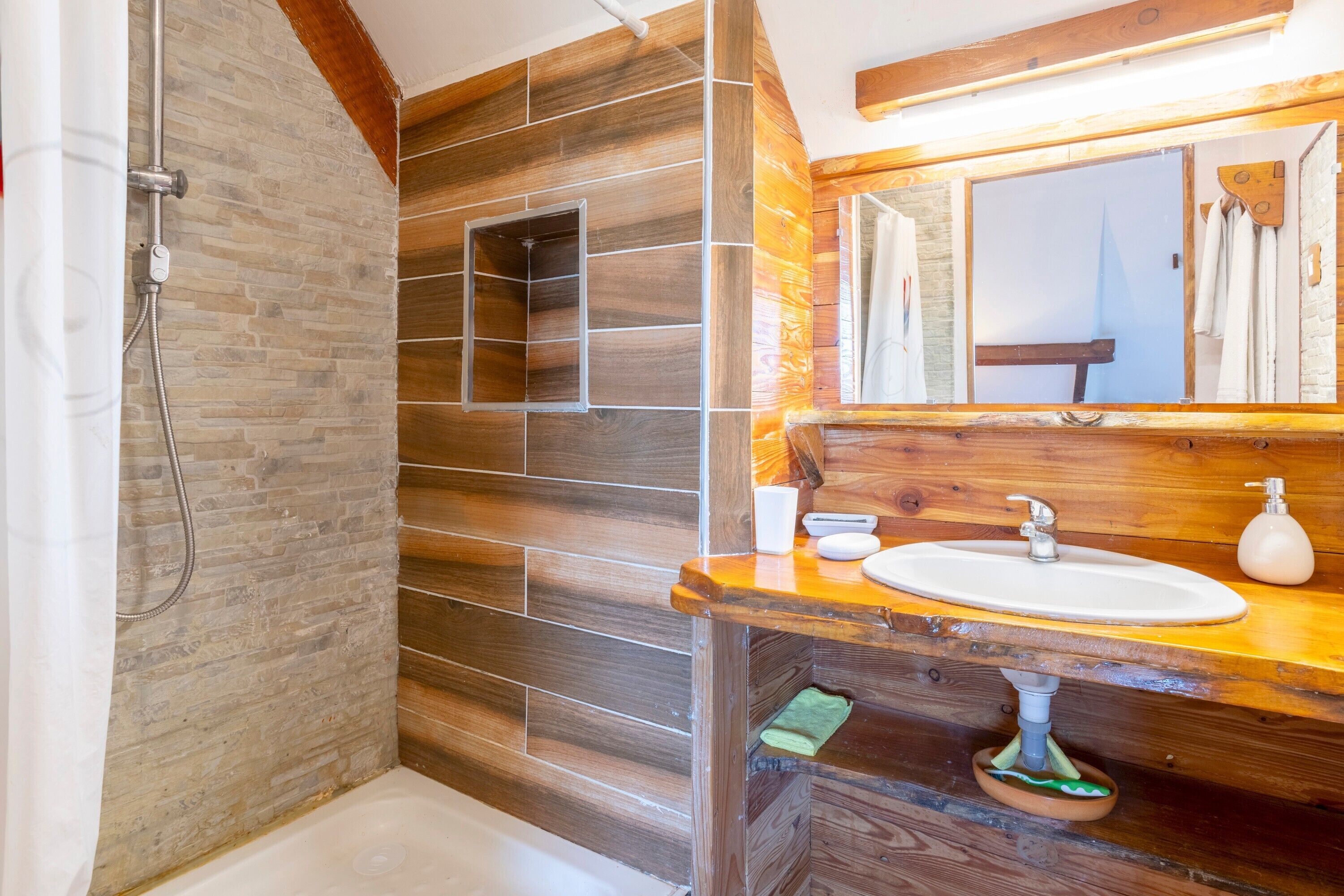 Shower, towels