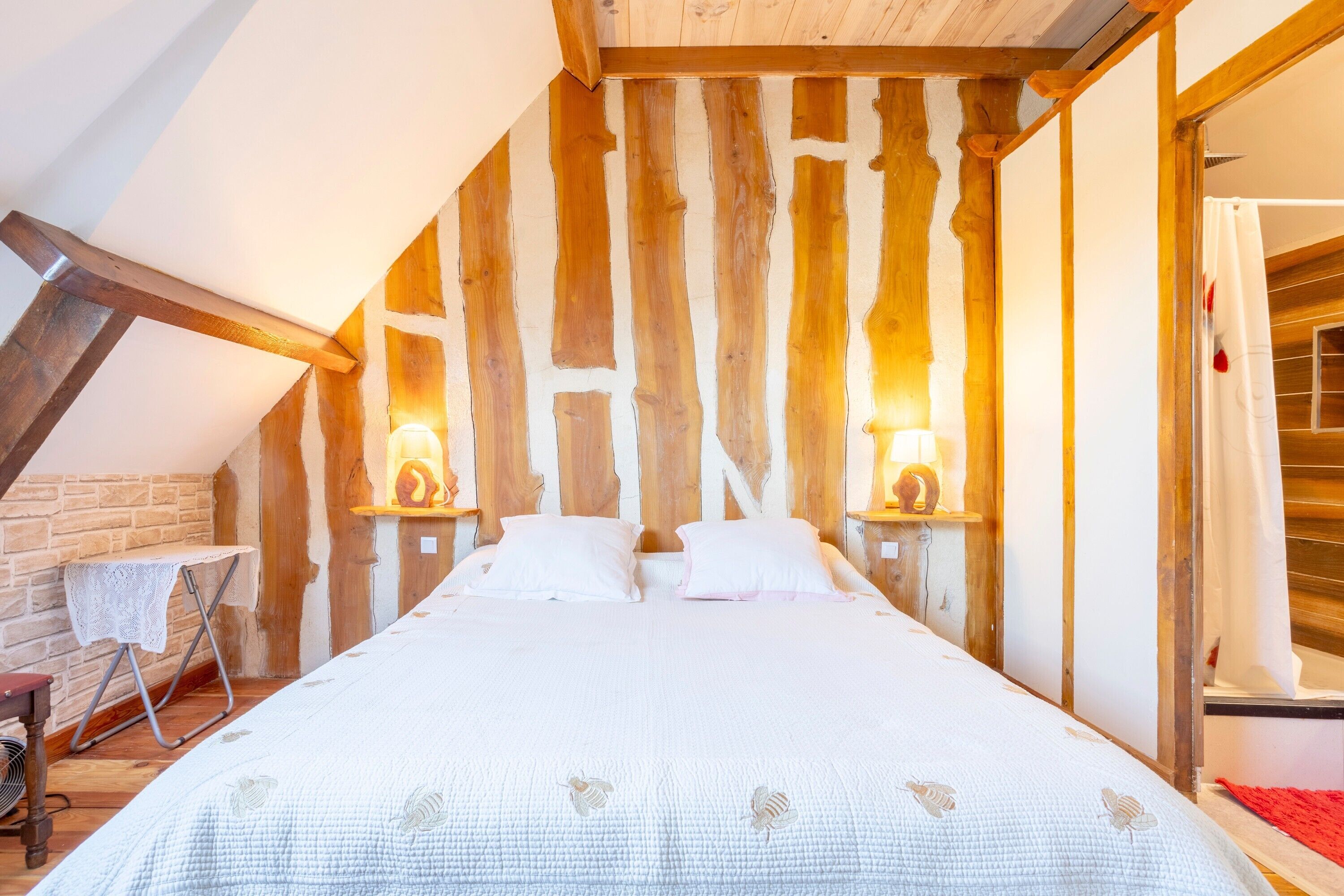 1 slaapkamer, een strijkplank/strijkijzer, gratis wifi, beddengoed