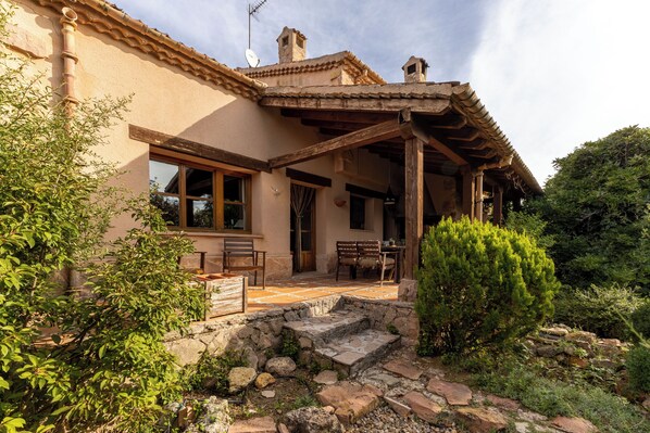 Property grounds - Country House 'Dalt La Figuera' with Mountain View, Private Pool and Wi-Fi (La Higuera)