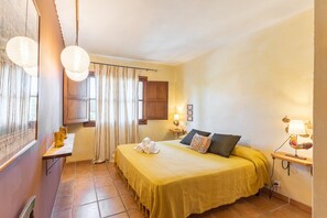 5 bedrooms, iron/ironing board, free WiFi, bed sheets - Country House 'Dalt La Figuera' with Mountain View, Private Pool and Wi-Fi (La Higuera)