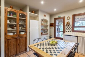 Dining - Country House 'Dalt La Figuera' with Mountain View, Private Pool and Wi-Fi (La Higuera)