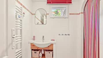 Dusche, Haartrockner, Handtücher