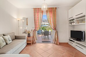 Living area - Apartment 'L'amandier' with Private Terrace, Private Garden and Wi-Fi (Sainte-Maxime)