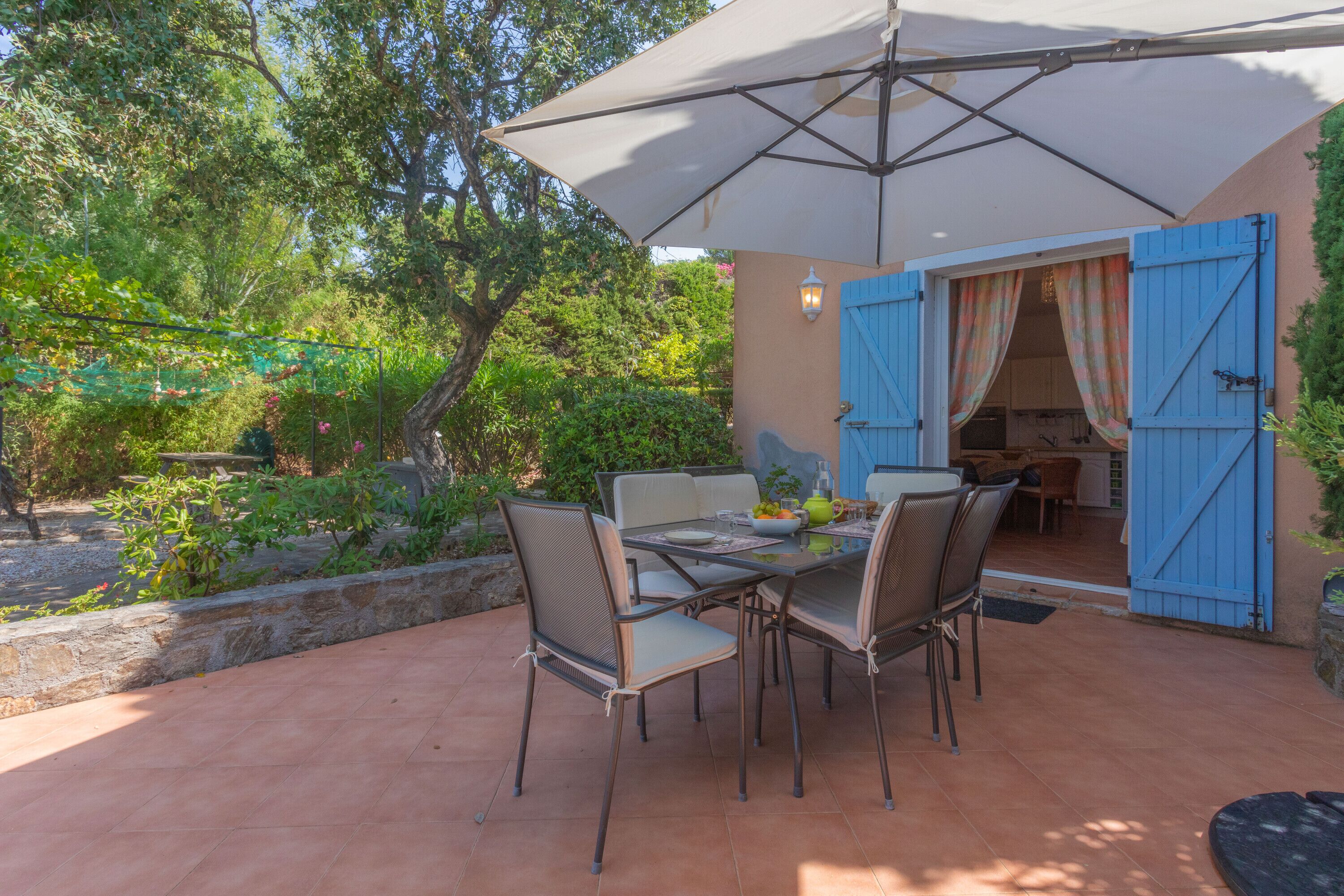 屋外ダイニングエリア