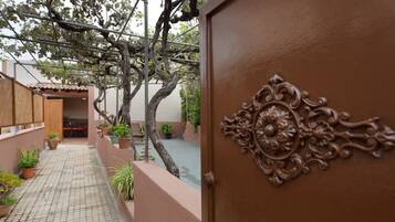 Enceinte de lâhĂ©bergement