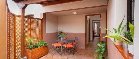 屋外ダイニングエリア